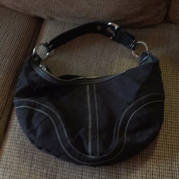 Coach Handbags - VINTAGE Genuine coach bag